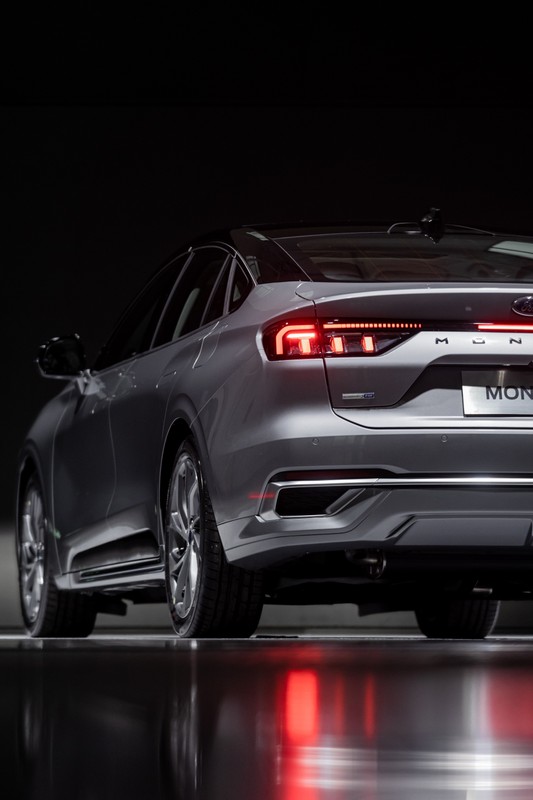 2022 Ford Mondeo