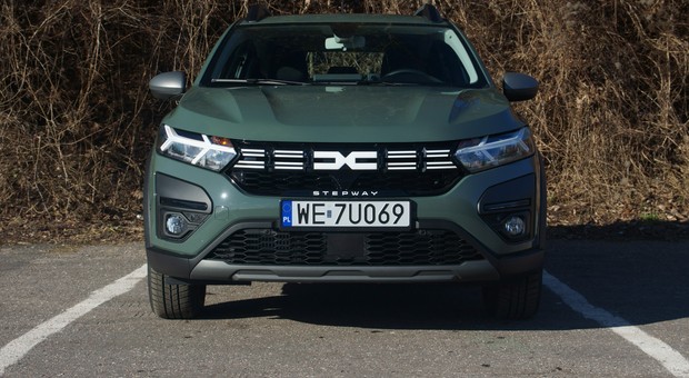 Dacia Sandero Stepway 1.0 TCe. Ma 110 KM i pokemona na grillu. I czego chcieć więcej?