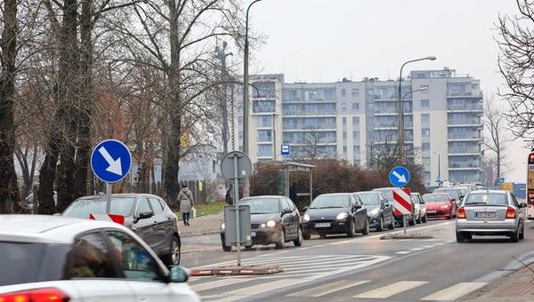 Czy naprawdę grożą nam niedziele bez samochodu? 10 radykalnych zaleceń MAE