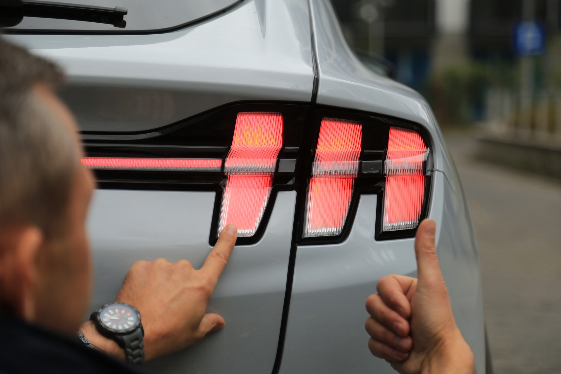 Ford Mustnag Mach-E 98 kWh AWD 2022 - wady i zalety
