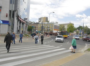 Mniej wypadków z udziałem pieszych na warszawskich ulicach. Tak bezpiecznie nie było od lat
