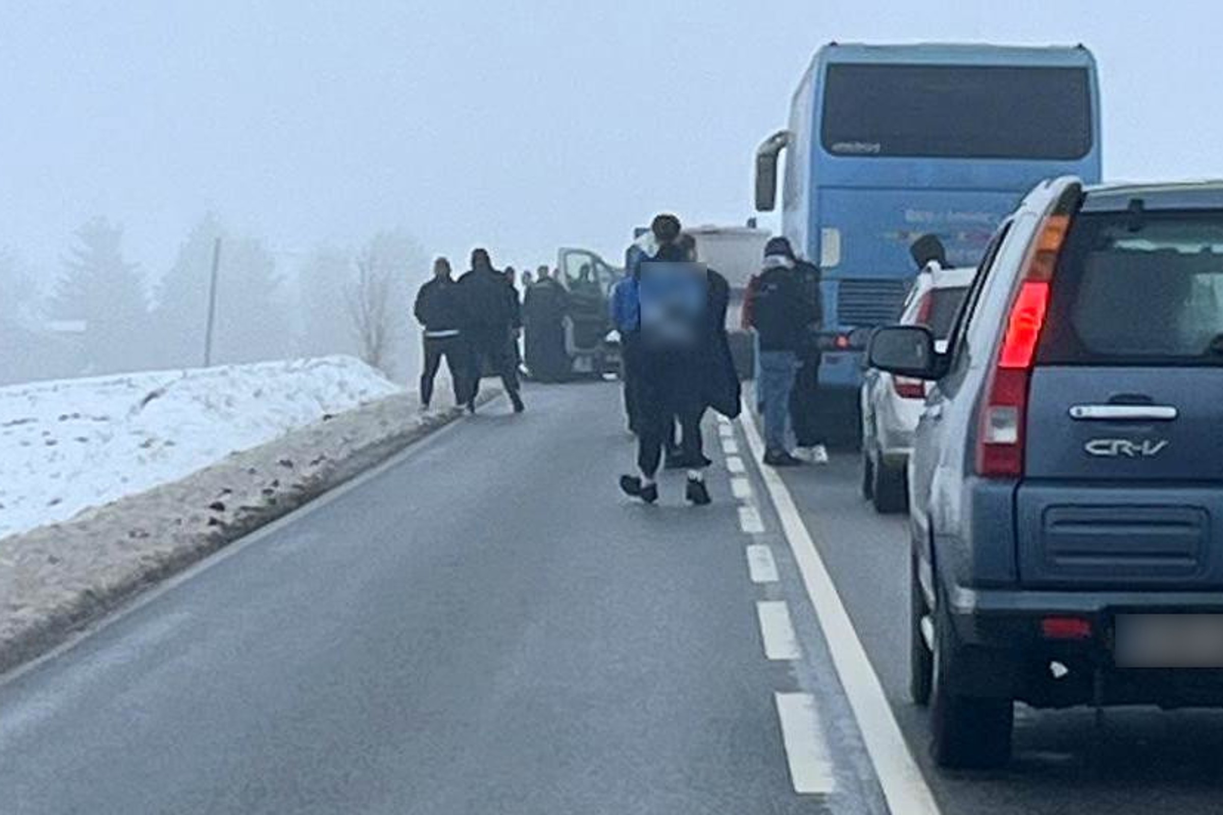 Ustawka pseudokibiców przerwana przez policję. Interwencja na drodze wojewódzkiej
