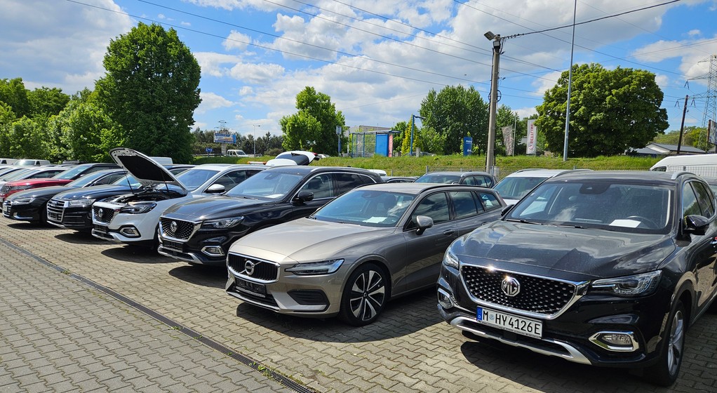 W komisach na południu Polski samochody chińskich marek stoją jeden przy drugim. Jest ich zatrzęsienie