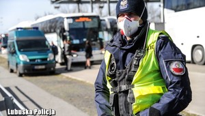 Kontrole na granicach przedłużone o kolejny miesiąc