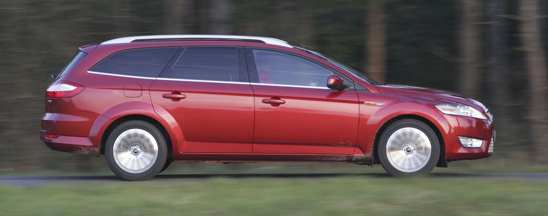 Ford Mondeo: wersje: 1.8 i 2.0 TDCi z 2007 r.; pojemność bagażnika 554-1745 l