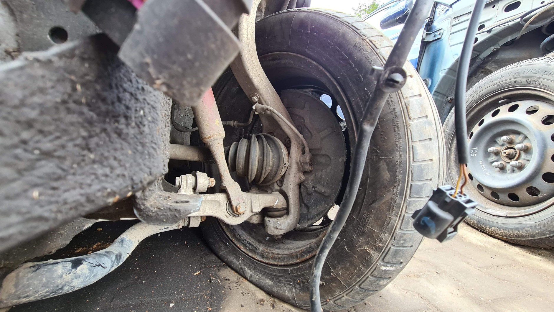 Auto złom w Siedlcach. Sprawdzamy jak samochody kończą swój motoryzacyjny żywot