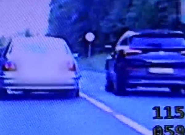 Rozpoznali go, lecz on dalej uciekał z niemowlakiem. 241 punktów karnych to dopiero początek [WIDEO]