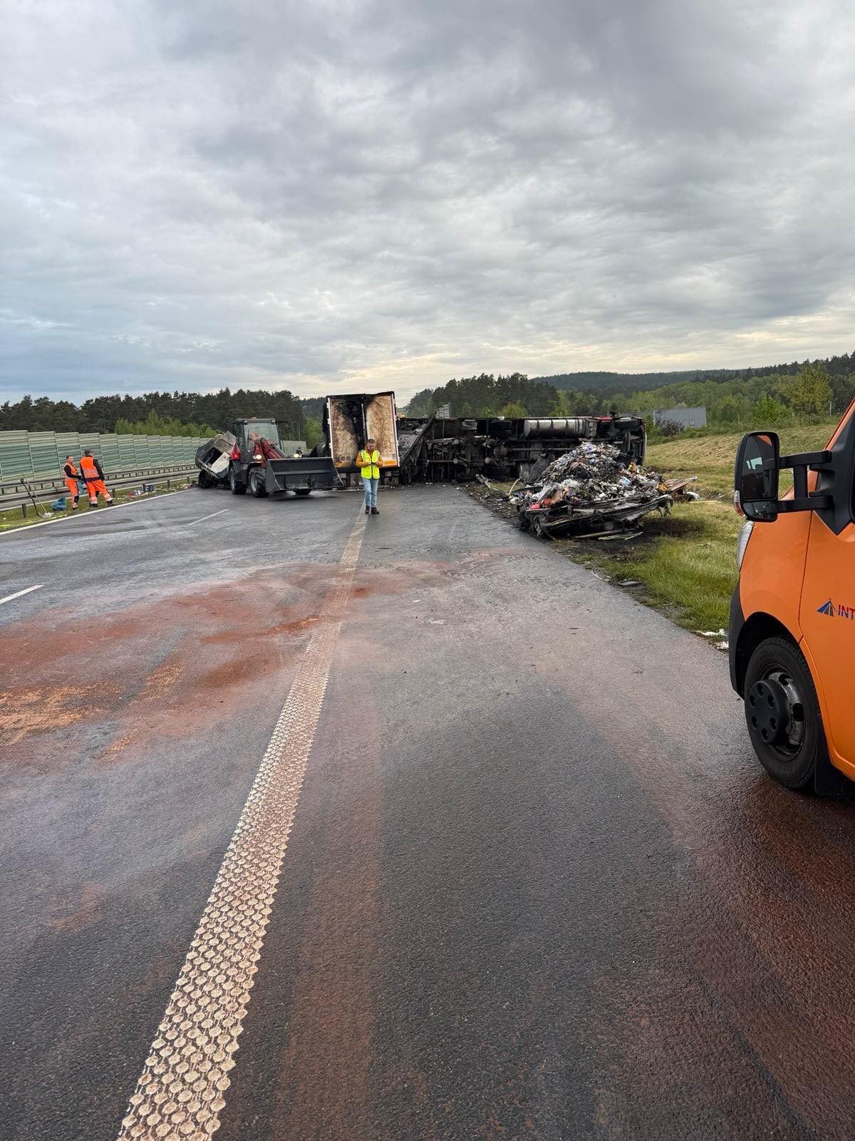 Na autostradzie A1 spłonęły dwie ciężarówki. Trzy osoby zostały ranne