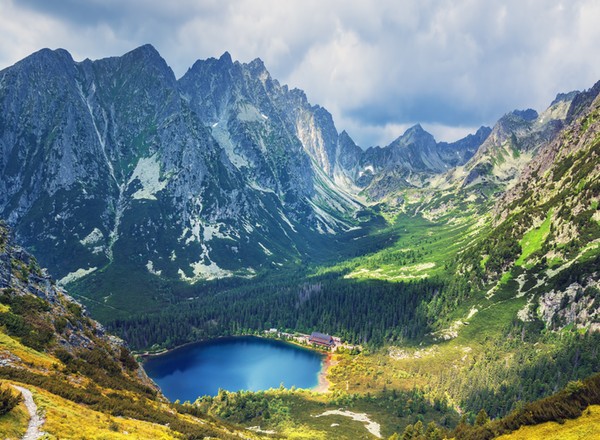 Słowacja chce zamknąć Tatry dla samochodów spalinowych