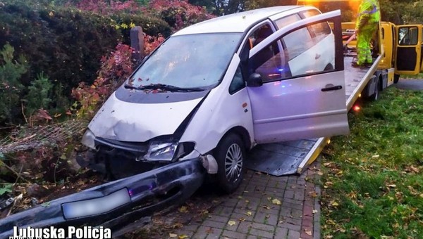 Bez prawa jazdy i „na haju” uciekał przed policją [Nagranie]