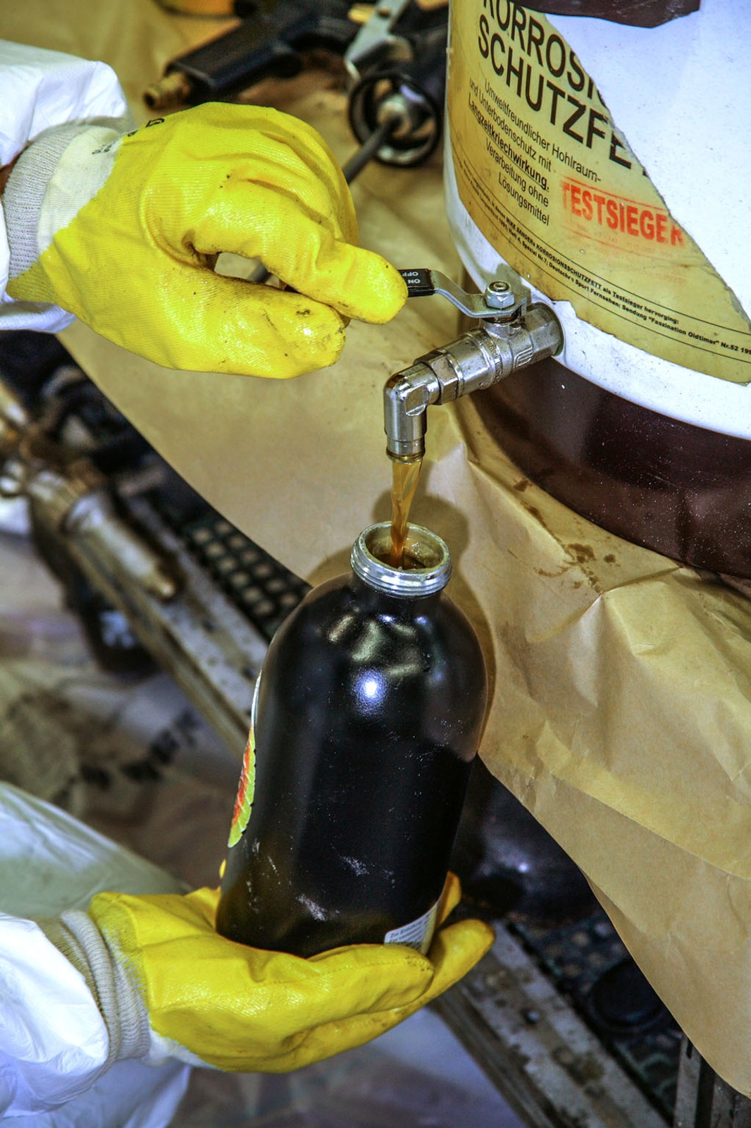 Zabezpieczanie nadwozia tłuszczem na gorąco