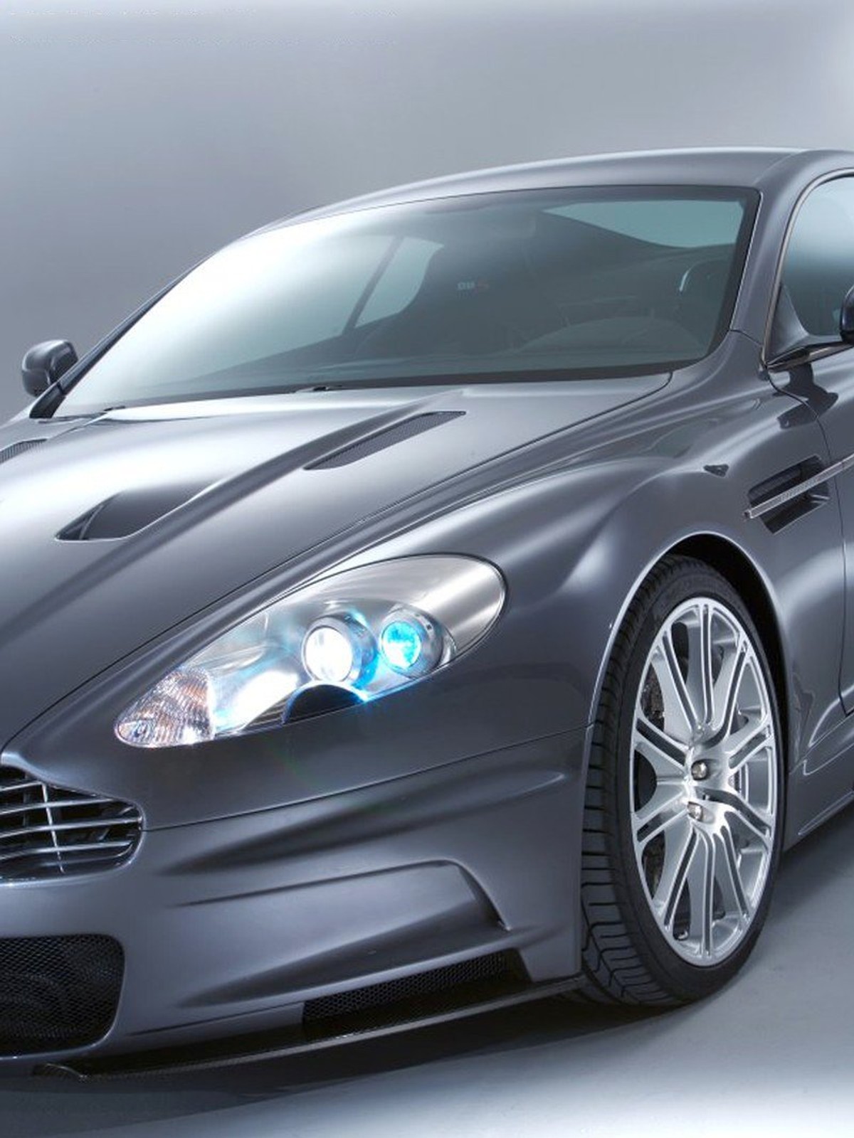 Aston Martin DBS – teoria spisku