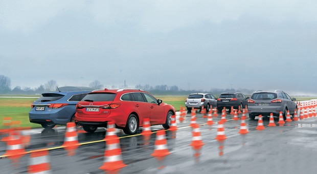 Mazda 6 kontra Hyundai i40, Renault Laguna, Opel Insignia i Ford Mondeo: porównanie pięciu kombi klasy średniej