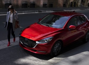 Mazda 2 po liftingu jedzie do polskich salonów