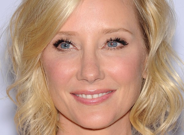 Anne Heche w stanie krytycznym po wypadku samochodowym. Jej auto stanęło w płomieniach