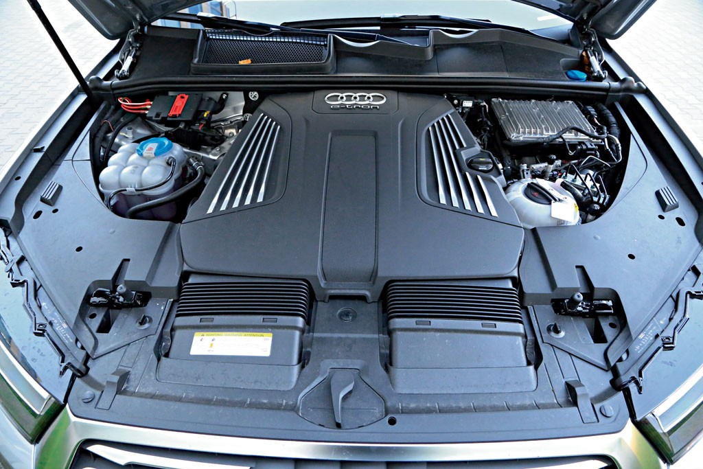 Audi Q7 E-TRON - diesel pod napięciem