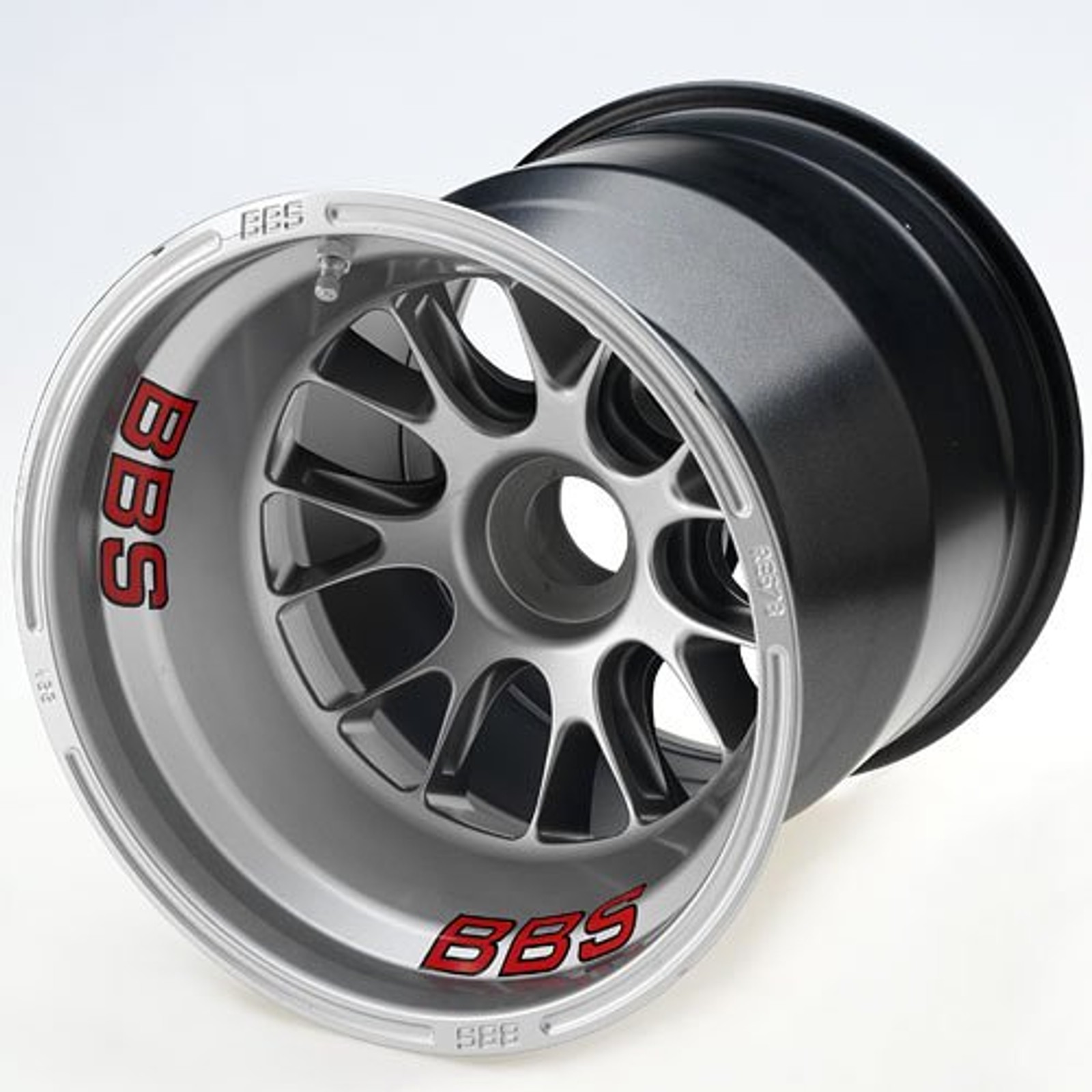 Ferrari sprzedaje elementy ze swoich bolidów