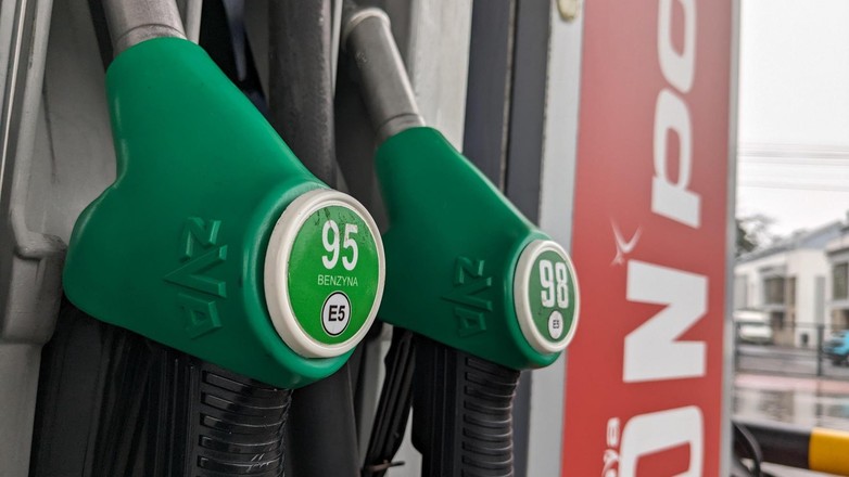 Paliwo E10 już na stacjach? Nie tak łatwo je kupić