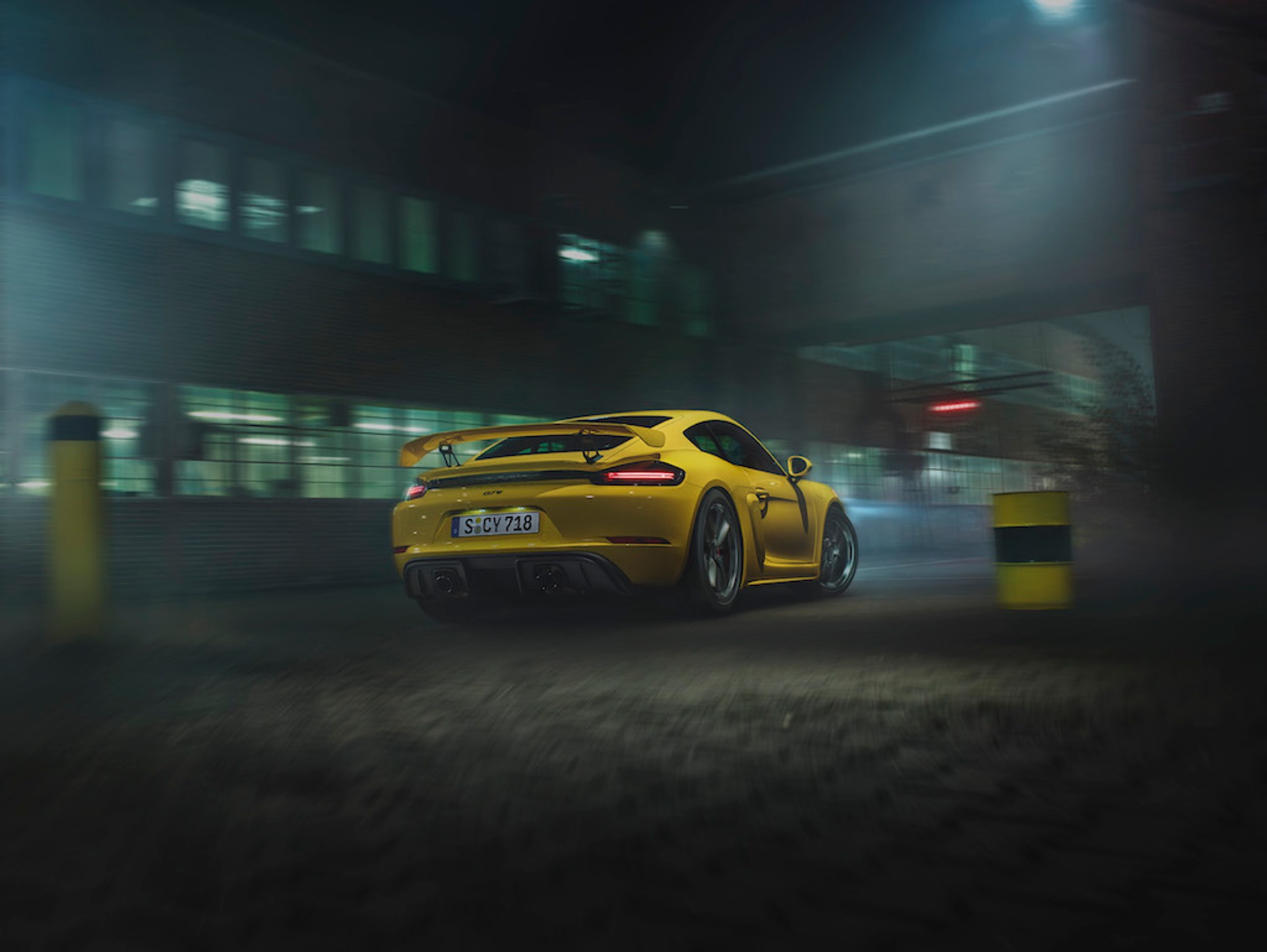 Porsche 718 Spyder i 718 Cayman GT4 z wolnossącym bokserem
