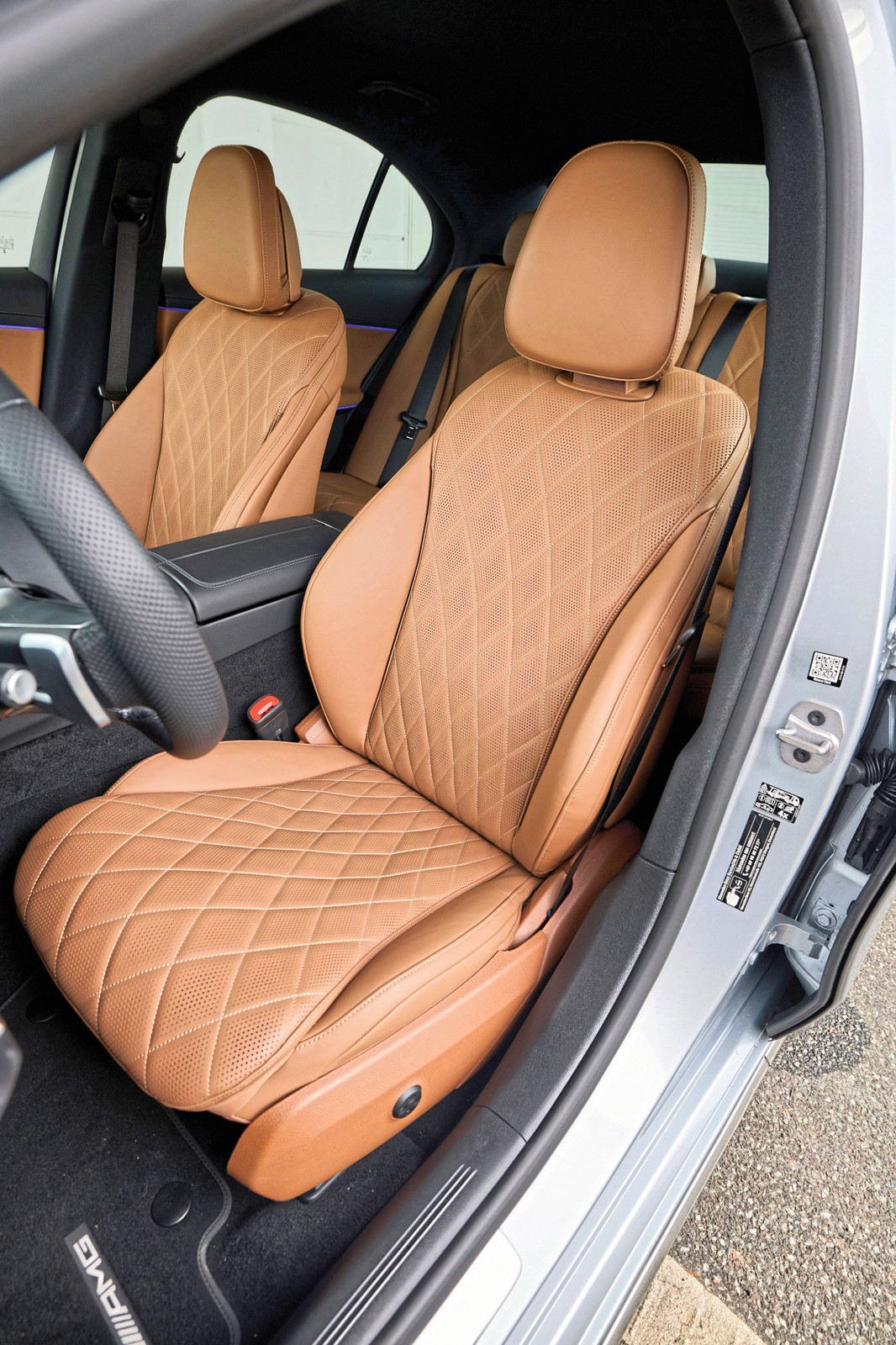 Mercedes E 400 e kontra Volvo S90 T8