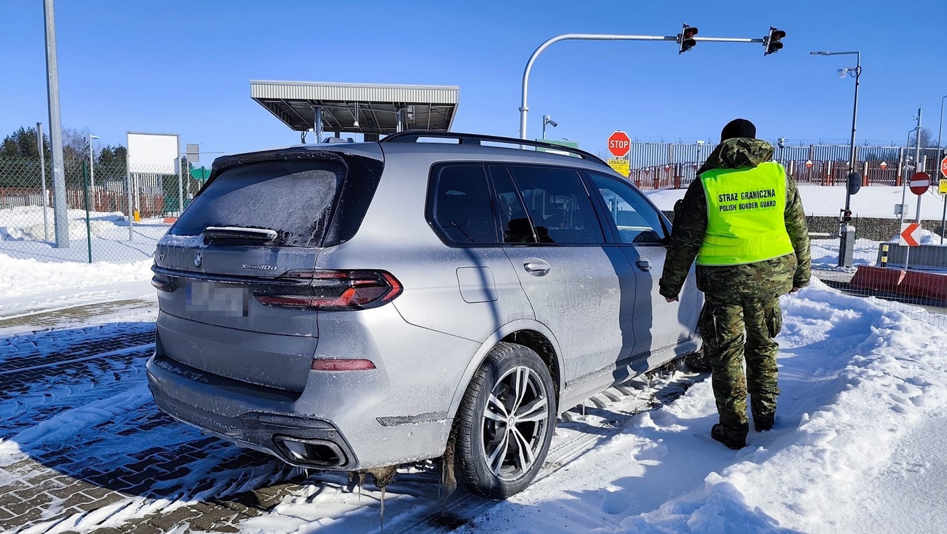 BMW odzyskane na granicy z Białorusią. Samochód nie miał nawet zmienionych rejestracji po kradzieży