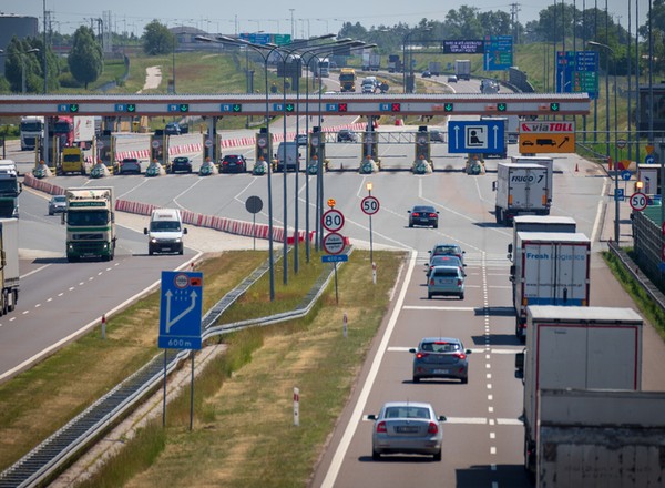 Od 3 listopada państwo przejmuje zarządzanie płatnymi drogami