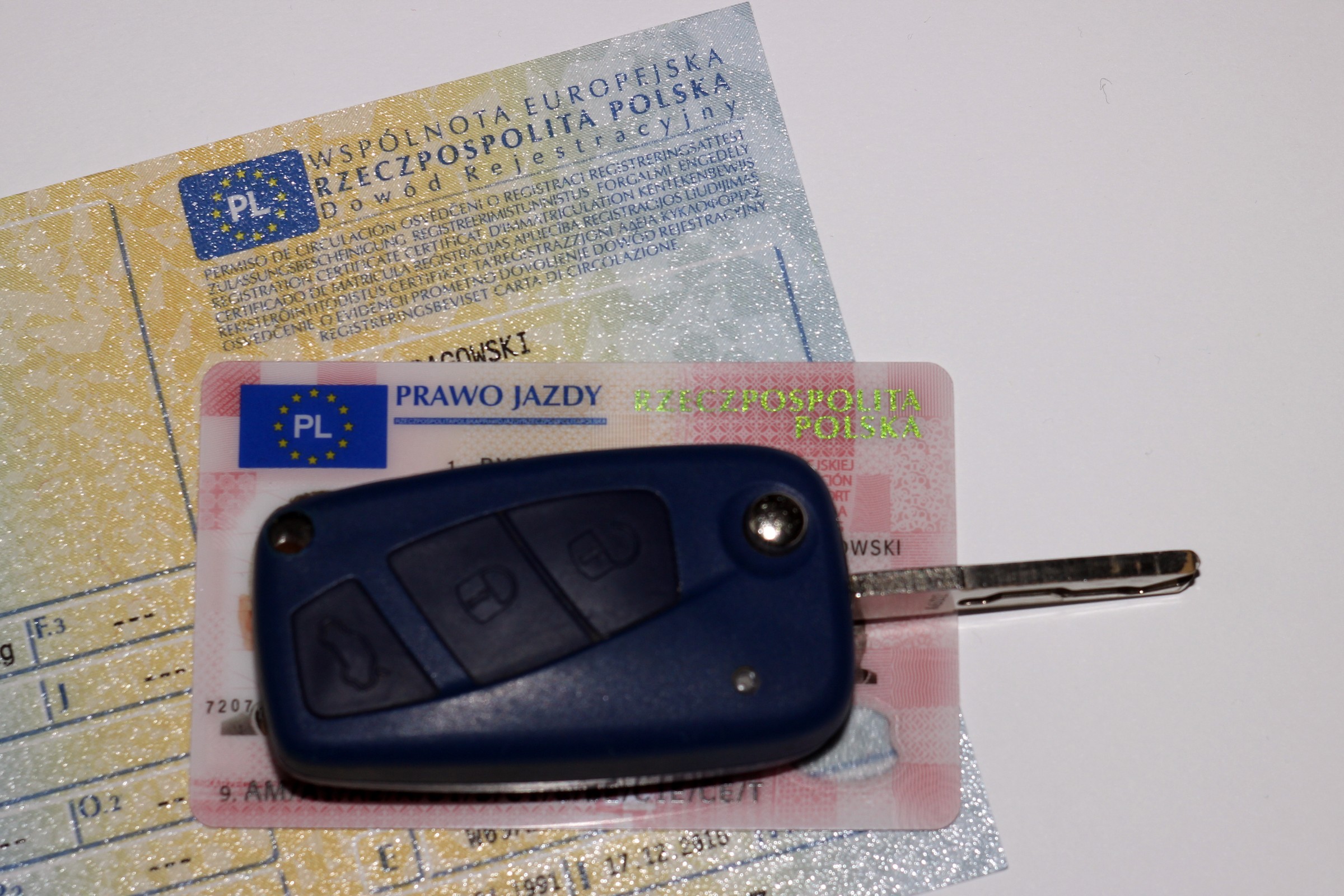 Ministerstwo Cyfryzacji szykuje koniec papierowych dokumentów. Dużo z nich trafi do telefona