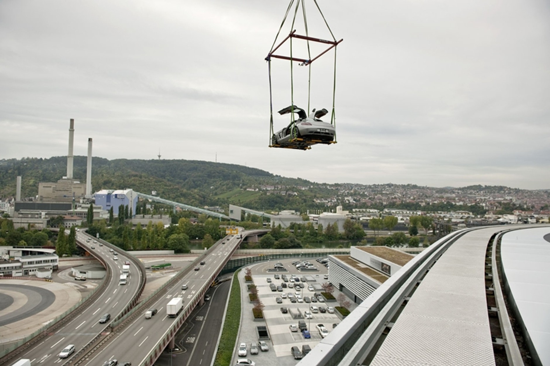 SLS AMG dostał skrzydeł