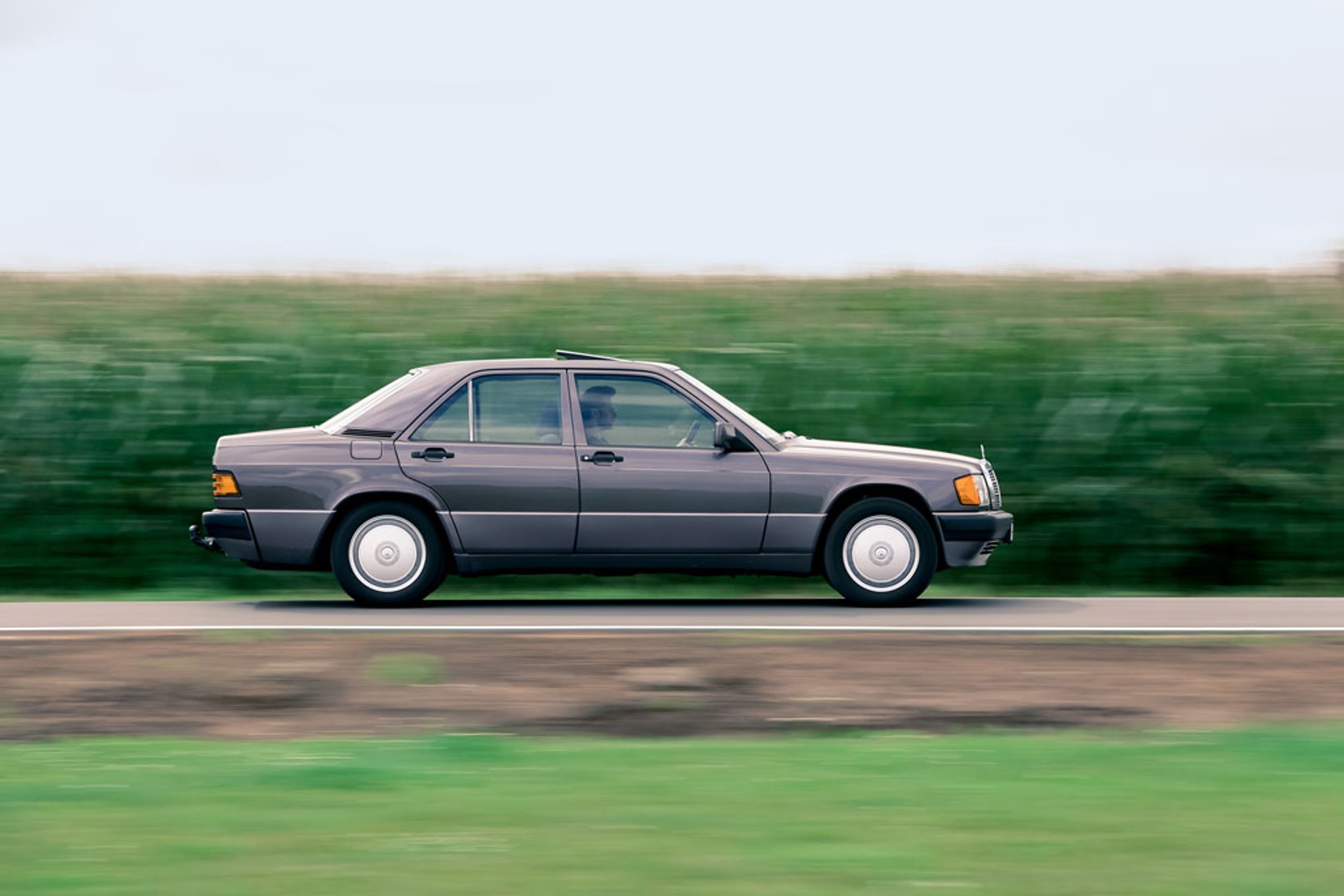 Mercedes 190D 2.5 - jedno z najtrwalszych aut w historii motoryzacji.