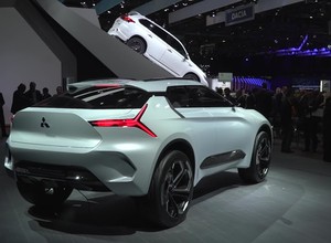 Mitsubishi e-Evolution concept wygląda futurystycznie i dokładnie taki jest