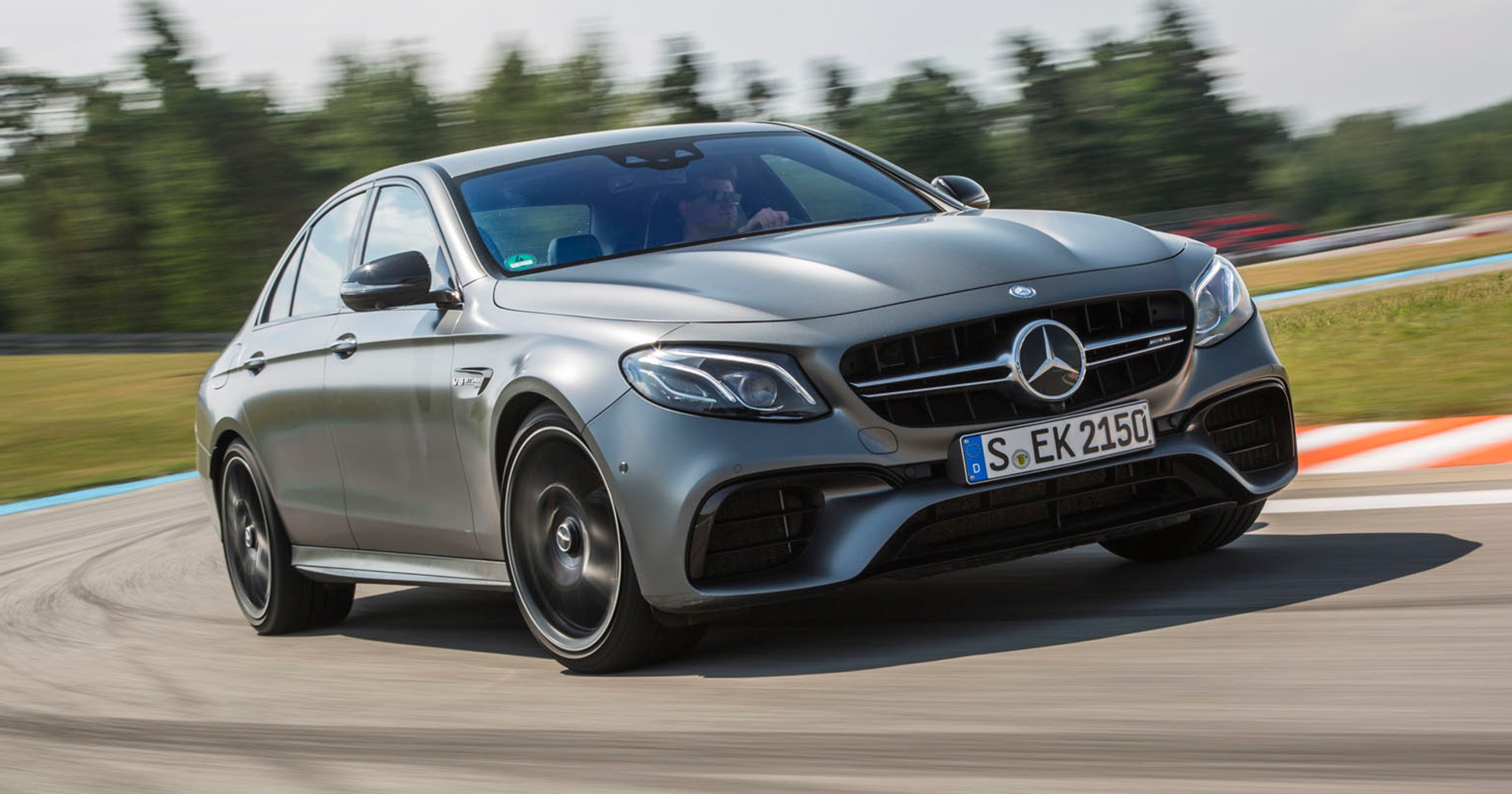 Mercedes-AMG E 63 S 4Matic+ - sportowiec o niewiarygodnych talentach