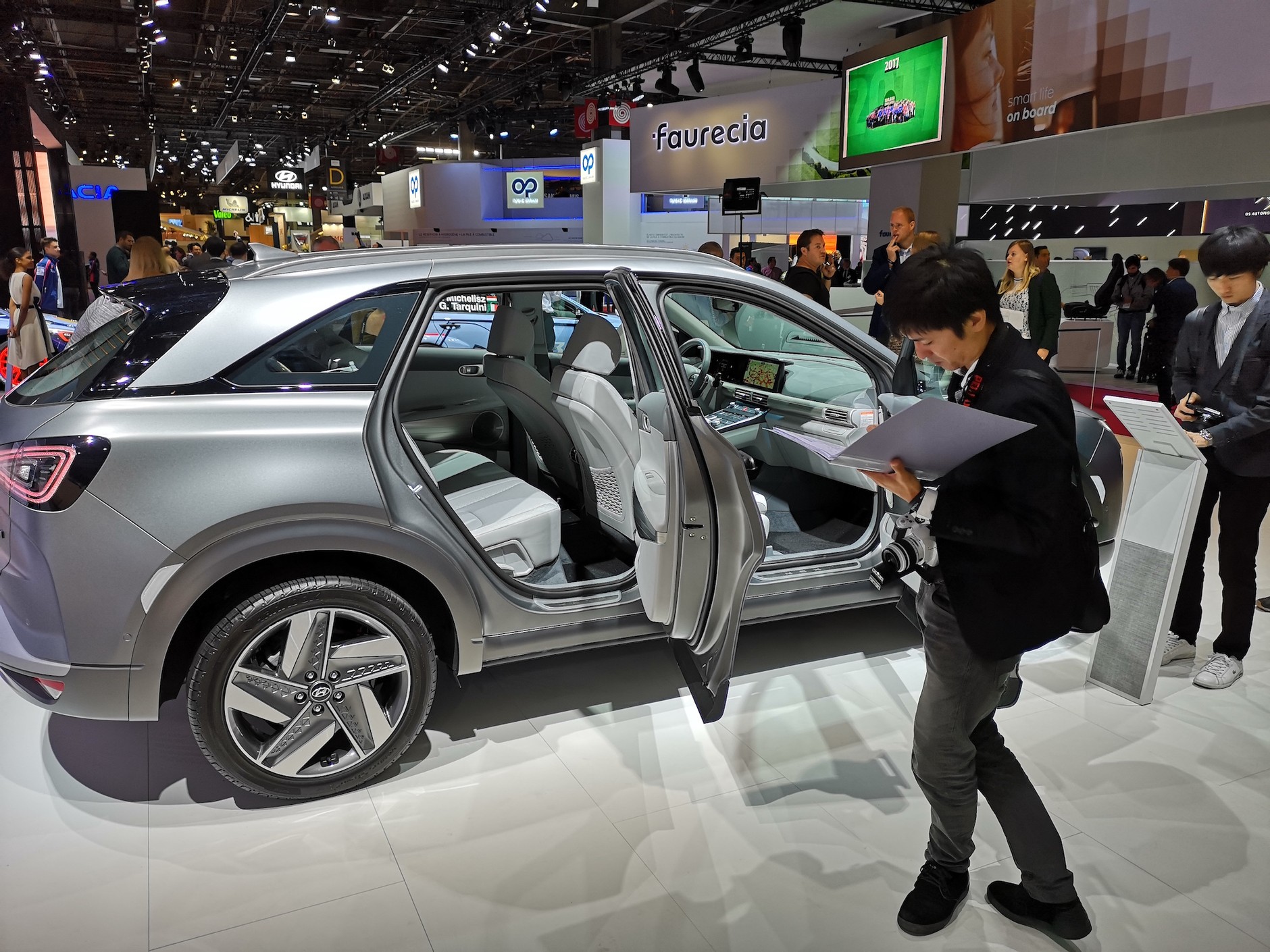 Hyundai na salonie samochodowym w Paryżu