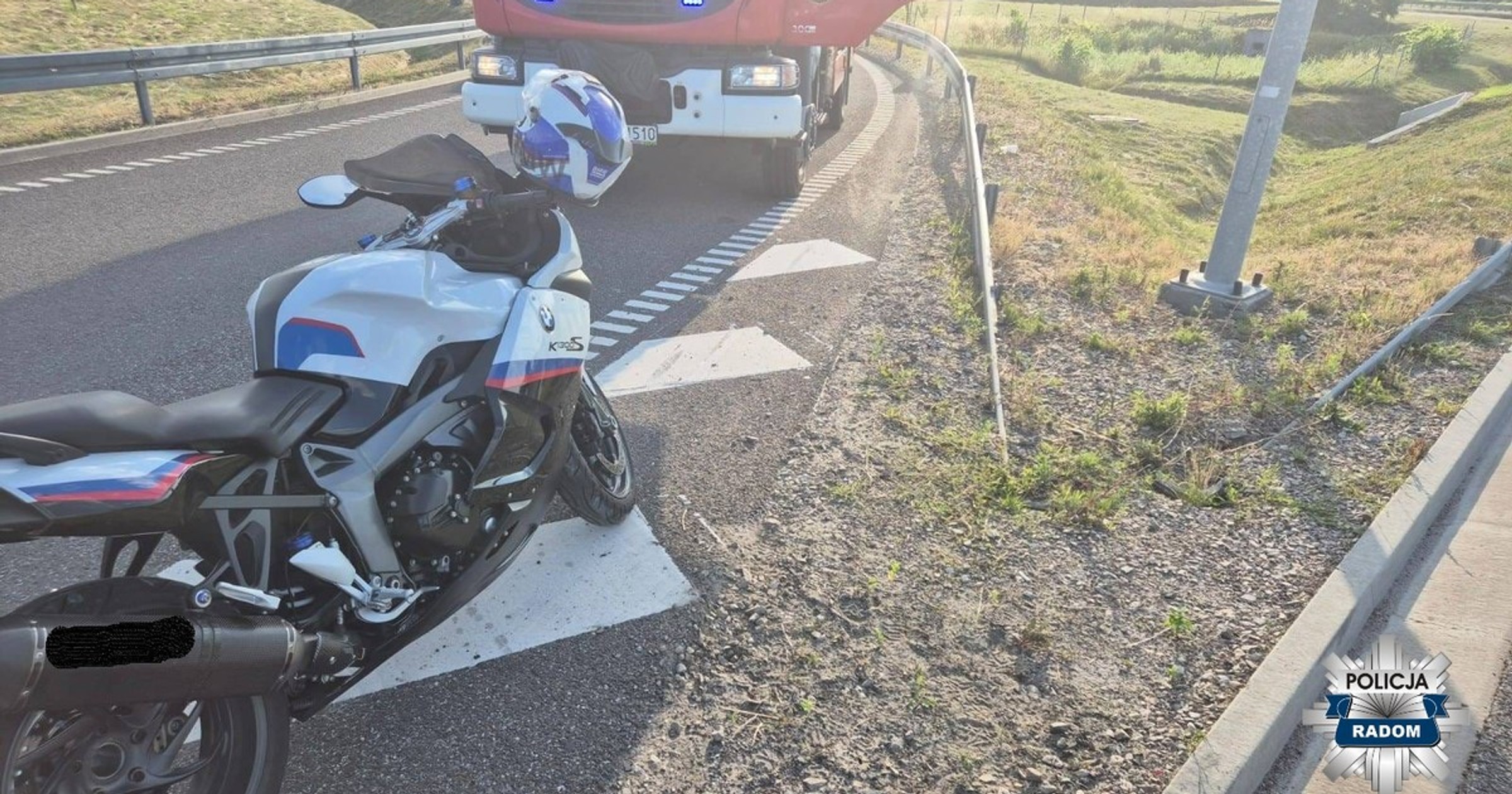 Obraz pochodzący z serwisu https://mazowiecka.policja.gov.pl/wra/aktualnosci/99549,Motocyklista-trafil-do-szpitala-po-wypadku.html