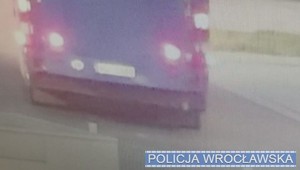 Policjanci zatankowali radiowóz i zauważyli płaczącego chłopca. Ruszyli z nim w pościg