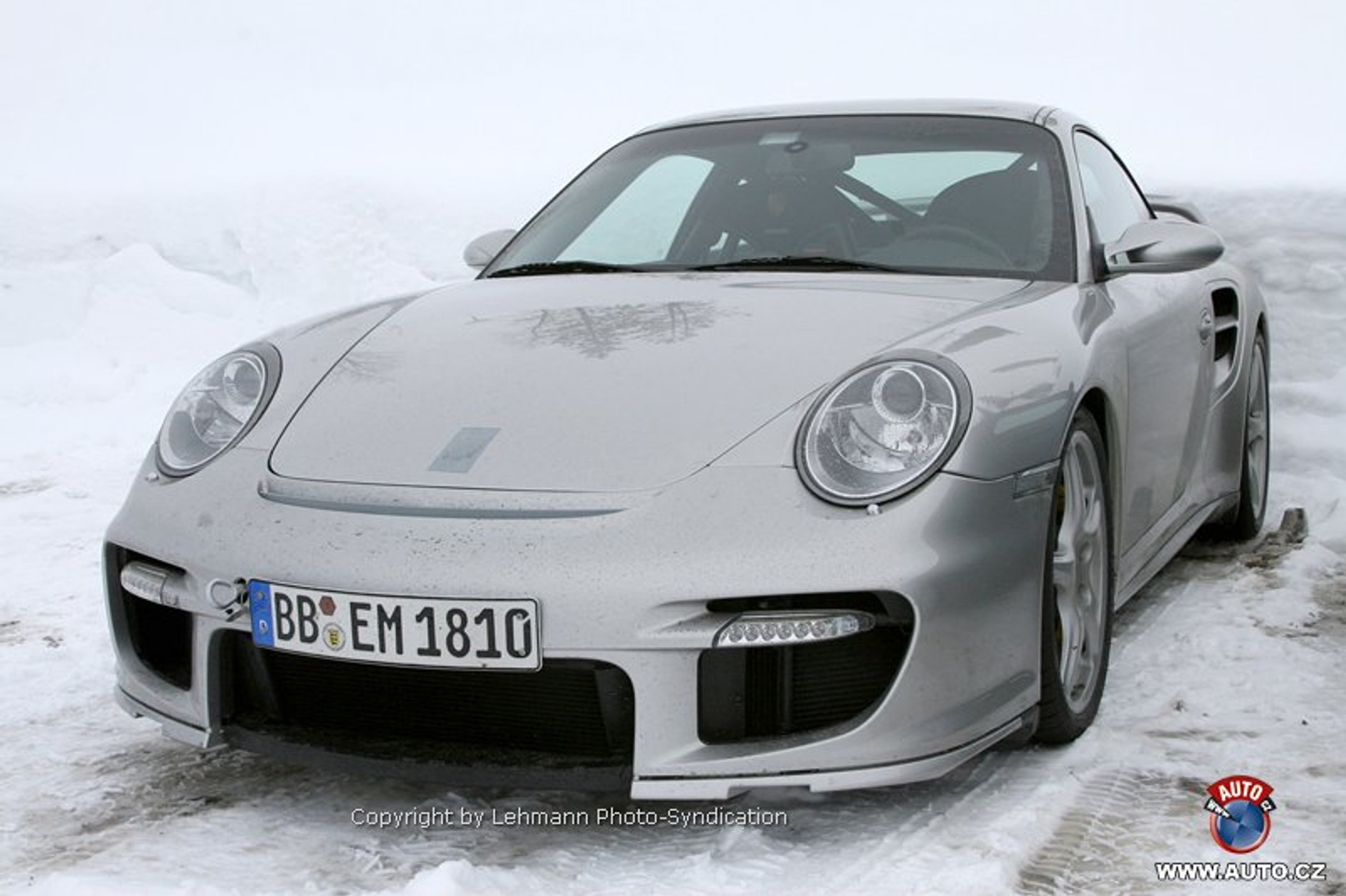 Zdjęcia szpiegowskie: nowe Porsche 911 GT2