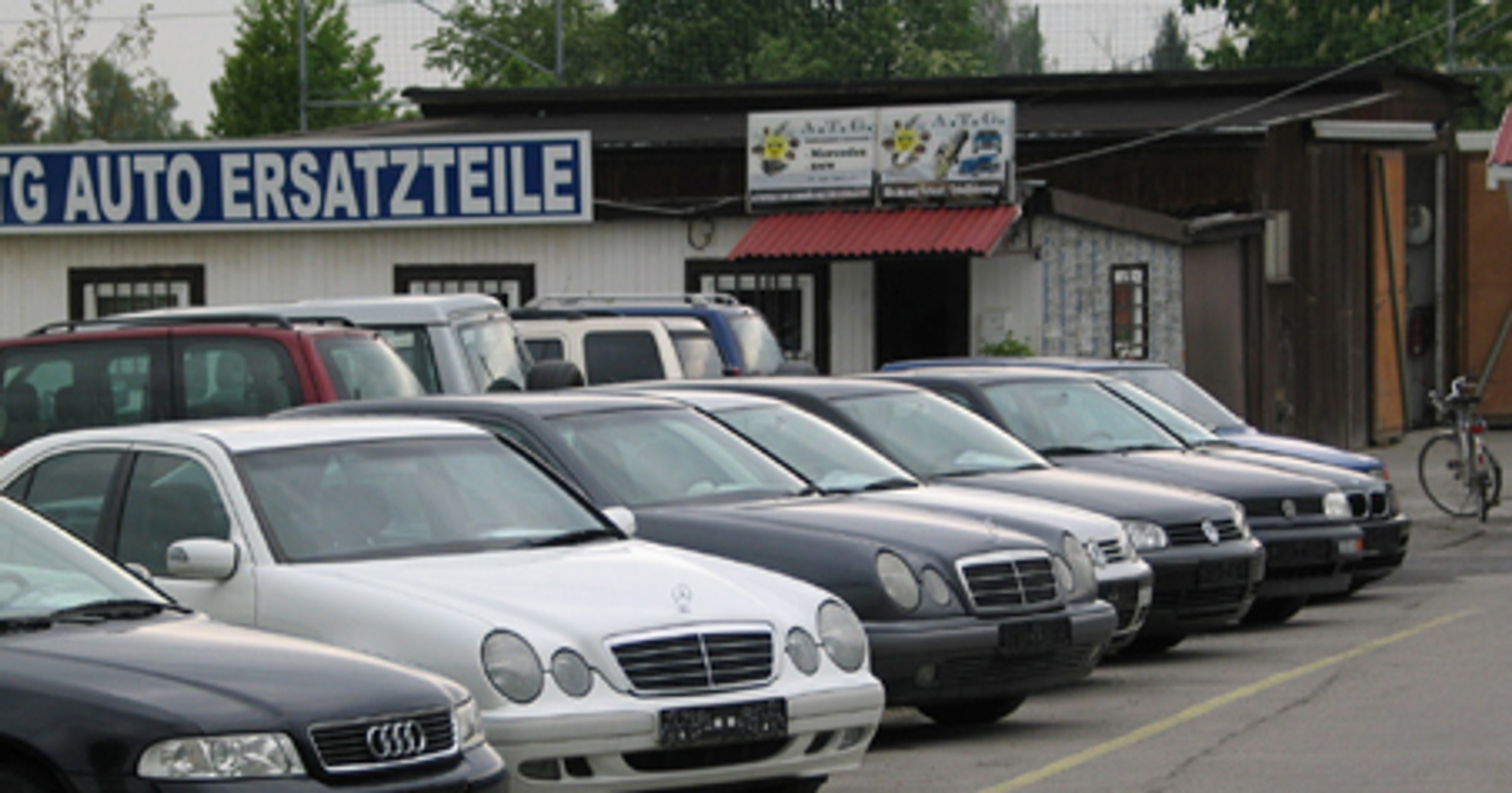 Auta z zagranicy, nadal ściągamy hurtem. Czyli import nie słabnie