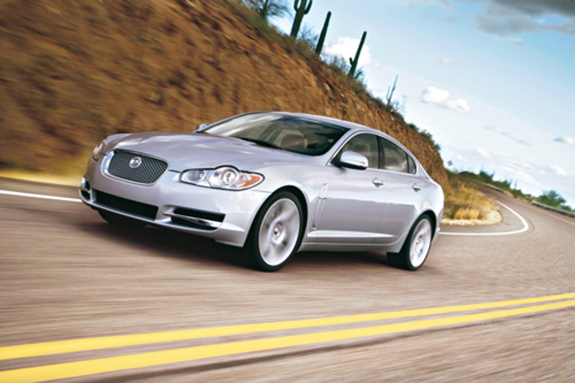 Jaguar XF - Jaguar ostrzy pazury