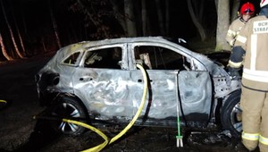Spłonął elektryczny Mercedes. Akcja gaszenia trwała prawie dobę