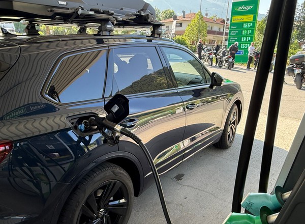 Hybryda Plug-in czy jednak diesel? Zajrzałem w cenniki, by zobaczyć, czy w ogóle jest taki wybór