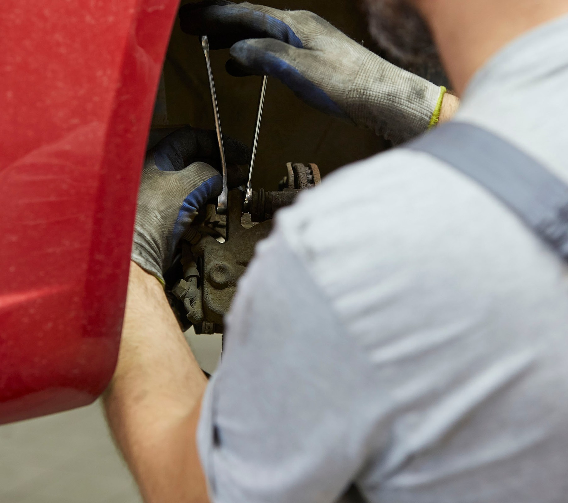 Klocki hamulcowe i tarcze - wymiana krok po kroku