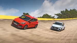 Ford Fiesta ST kontra Hyundai i20 N. Znacie te miejskie samochody o rakietowych osiągach?