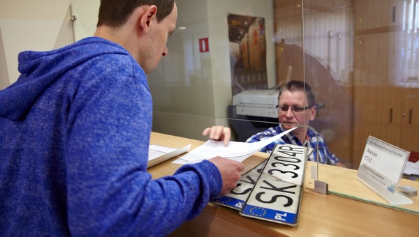 Nowe zasady rejestracji aut. W końcu załatwisz wszystko bez wychodzenia z domu