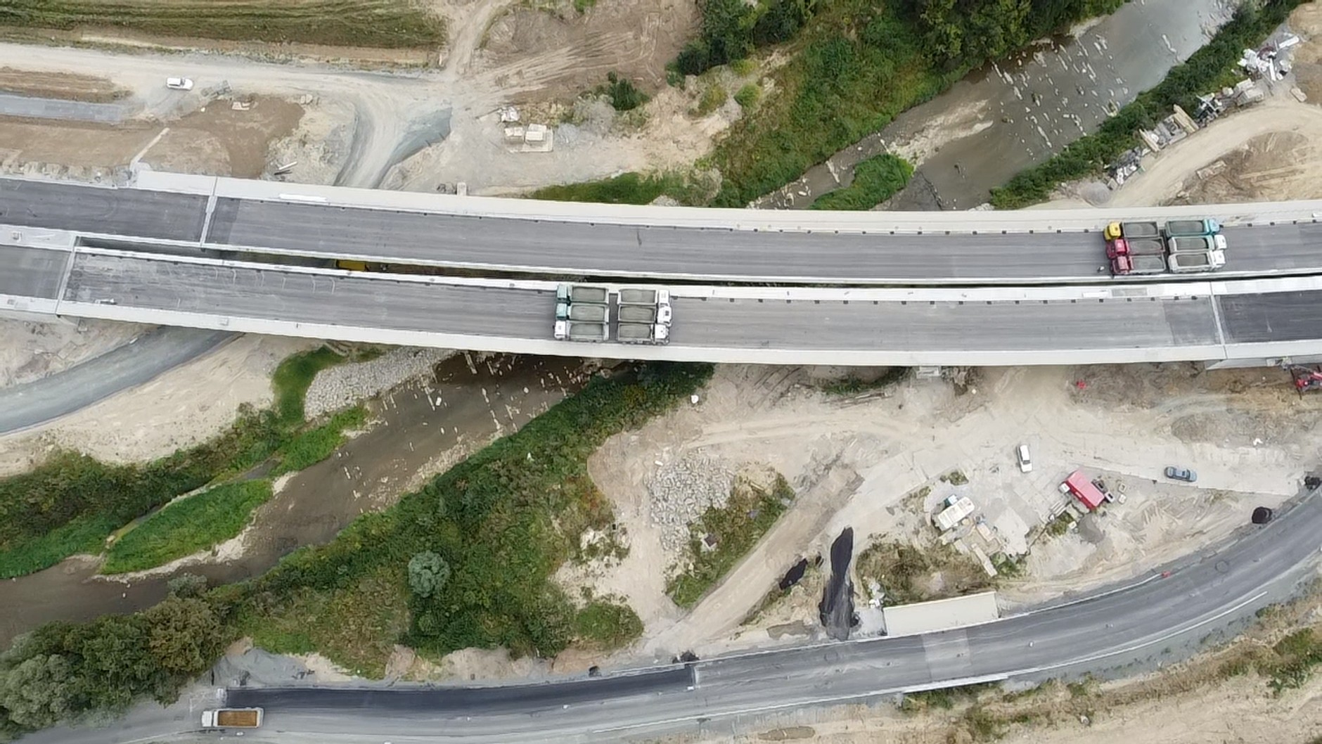 Budowa S19 Miejsce Piastowe – Dukla - próbne obciążenia na estakadzie ES-2/3