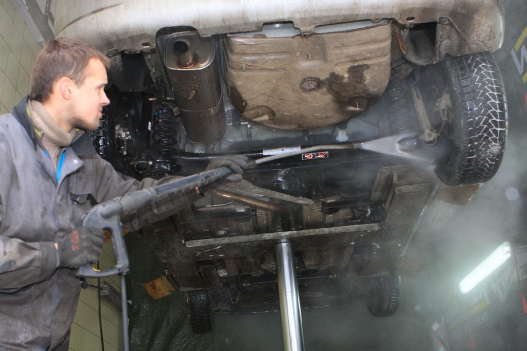 Jak zmyć z auta resztki zimy?