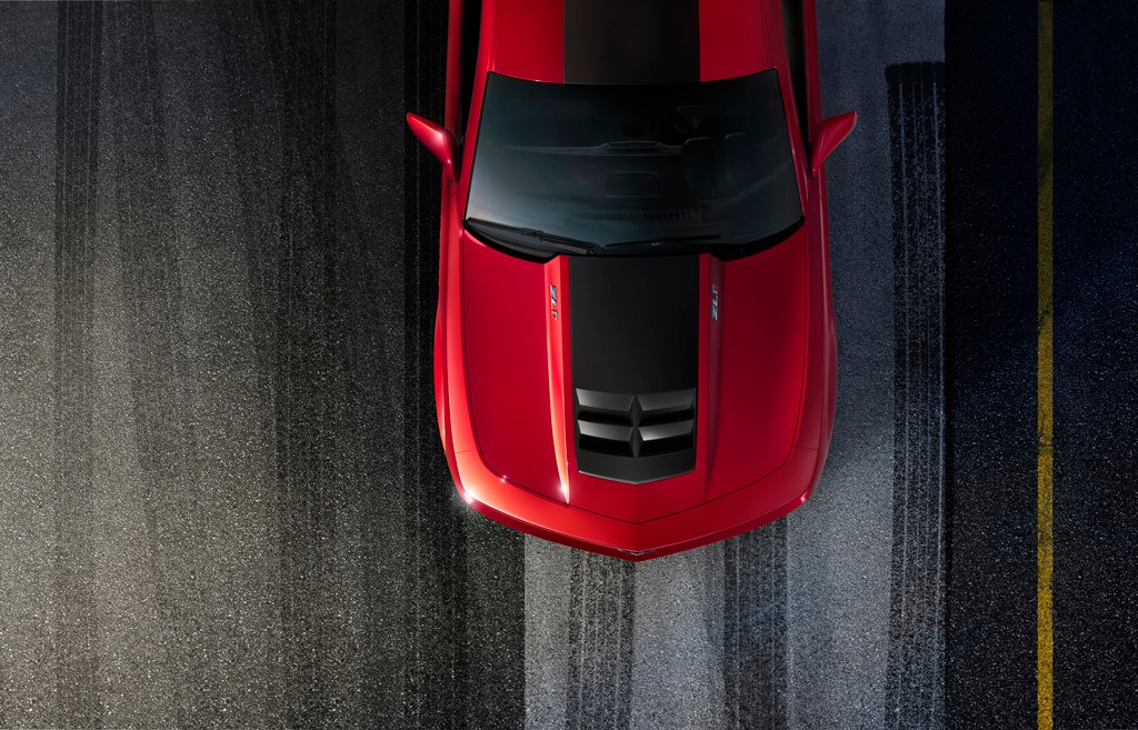 Chevrolet Camaro ZL1 zjada Mustanga na śniadanie