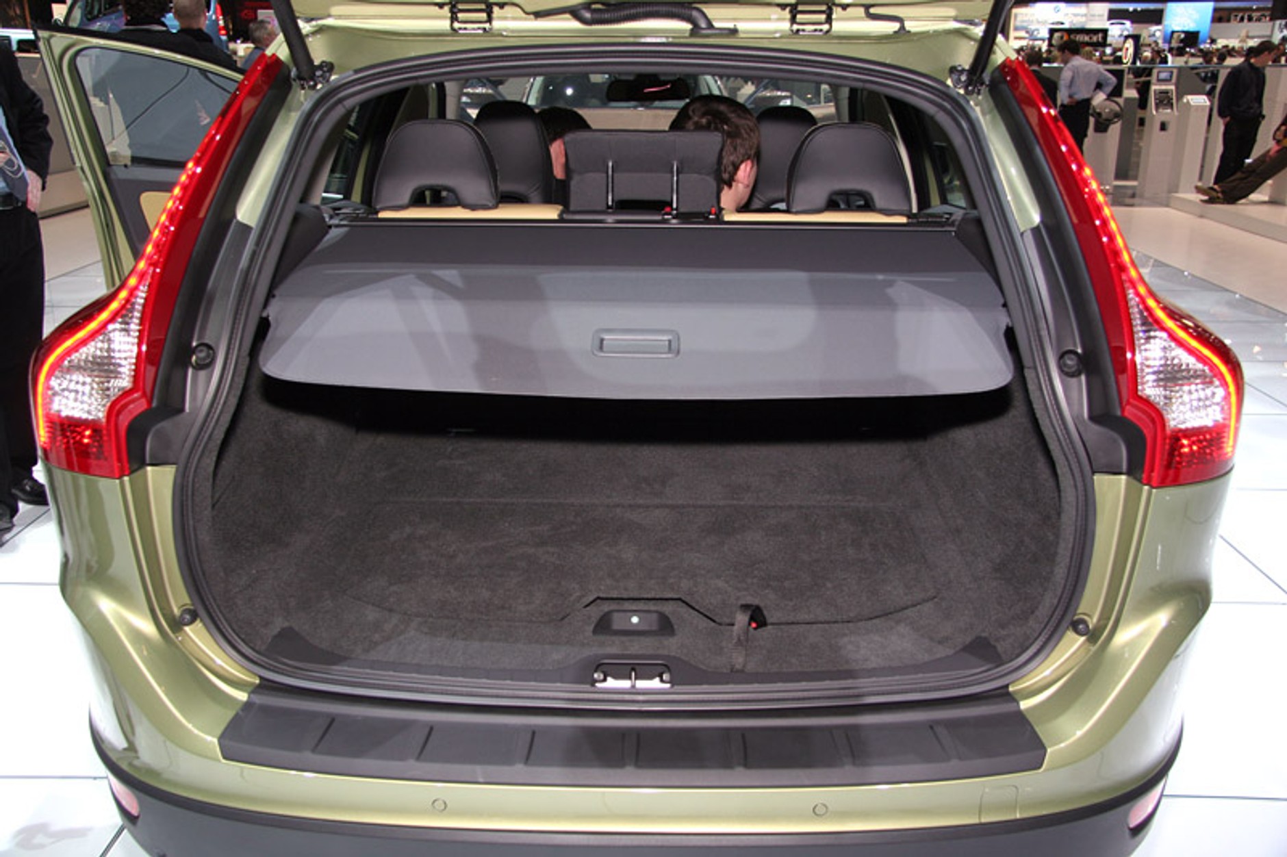 Genewa 2008: Volvo XC60 - nowy standard bezpieczeństwa (fotogaleria + wideo)