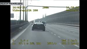 Policjanci dogonili kierowcę Corvette. Mocno tego pożałował [WIDEO]
