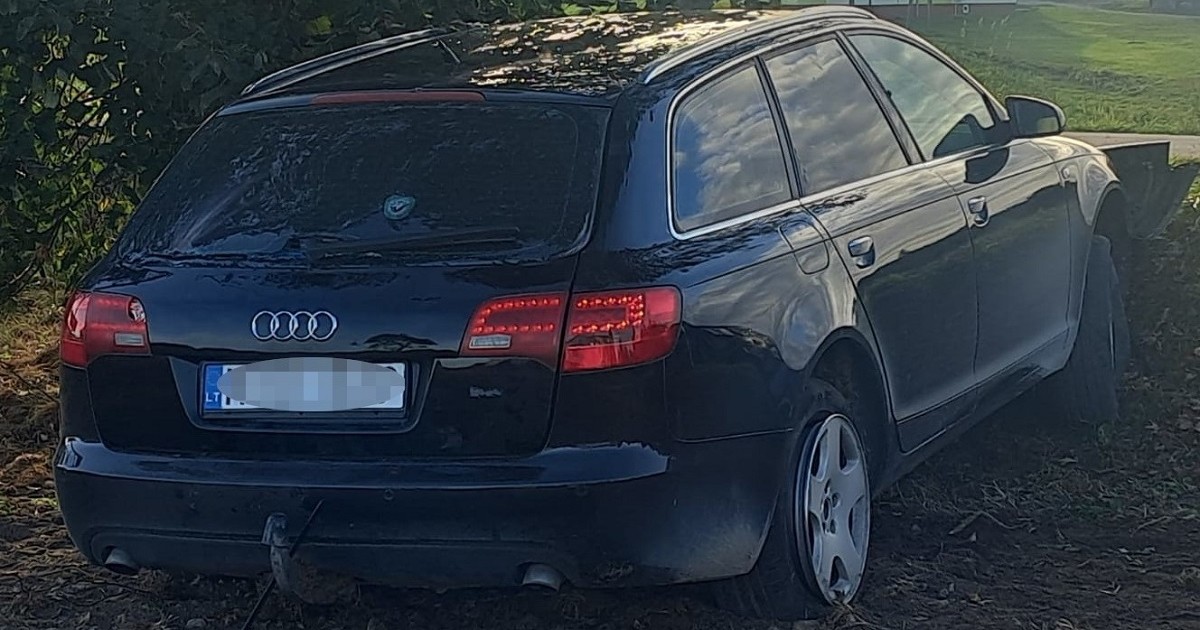 Audi A6 Avant wypakowane nielegalnymi papierosami