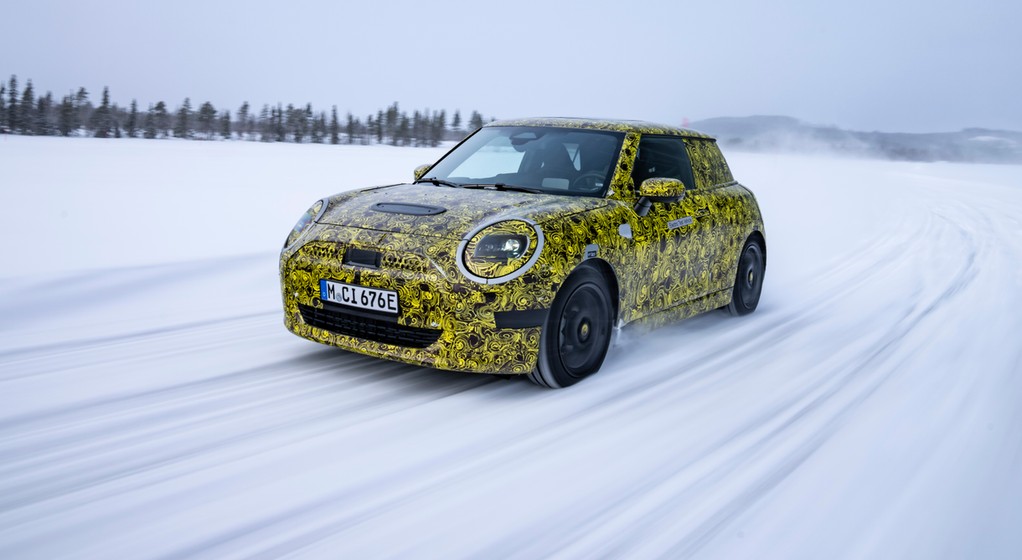 2023 Mini Electric zakamuflowany