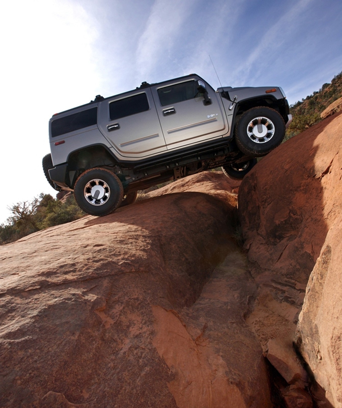 Najwyższy budynek świata jest kilkaset razy wyższy niż najwyższe auto świata